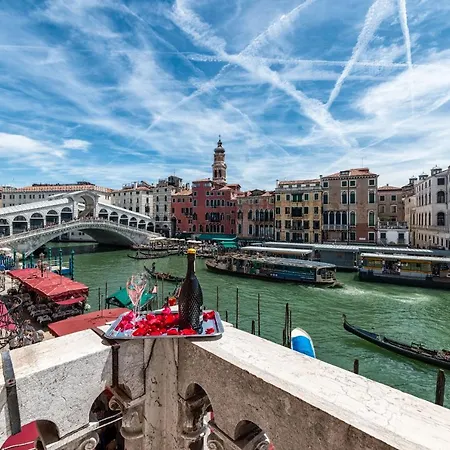 Royal Rialto Apartment - Grand Canal View Venezia Esterno foto